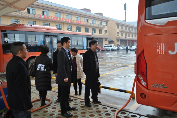 何克明考察公交 (1).JPG